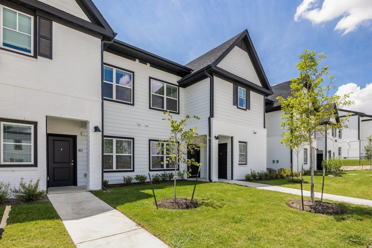 Gallery New Apartments in Leander, TX With Garages